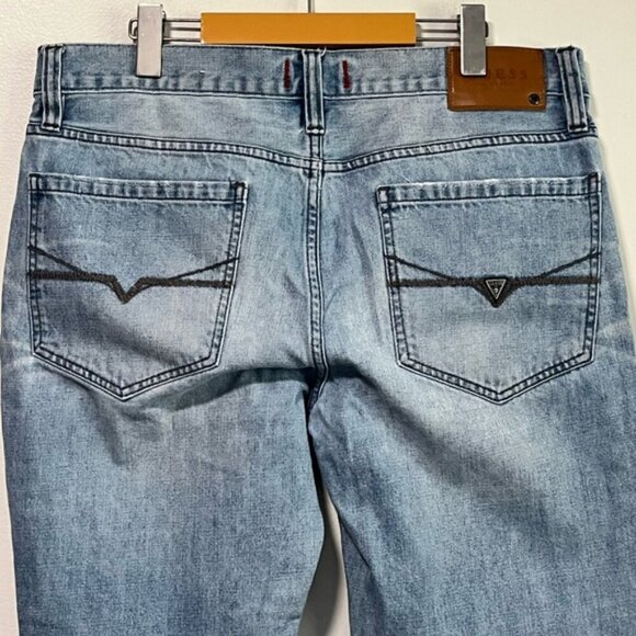Guess Men’s Camo Patch Distressed Jeans Size 36 Light Wash Straight Leg - Picture 3 of 13
